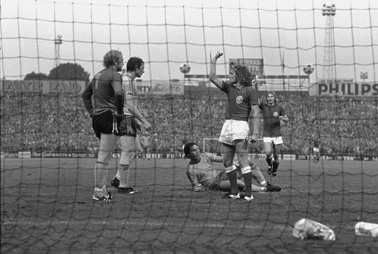 Mål. Allan Simonsen - her efter en scoring mod Sverige i 1977 - scorede det første dansk mål mod Cypern nogensinde i foråret 1976. Arkivfoto. 