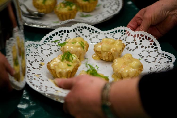 Det vbil nok være fornuftigt af danske tarteletelskere selv at bage deres tarteletter, indtil mistanken om udeklareret spaltet hvedeprotein i de færdigbagte er af- eller bekræftet. 