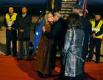 Mægling. USA's udenrigsminister Hillary Clinton besøger Bosnien for at få gang i reformerne og dæmpe etniske stridigheder. 
