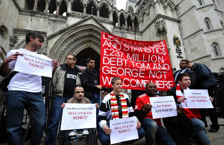 Protest. Mange Liverpool-fans er mødt op i London for at protestere over ejernes forsøg på at obstruere et salg et klubben. 