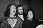 Legende. Joan Sutherland (t.v.) tog en ung sanger under sine vinger i 1960'erne, nemlig Luciano Pavarotti. Arkivfoto. 