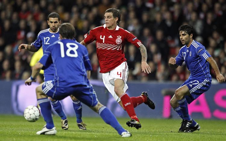 skadet. Daniel Agger blev skiftet ud med Per Krøldrup efter en skade i læggen. 