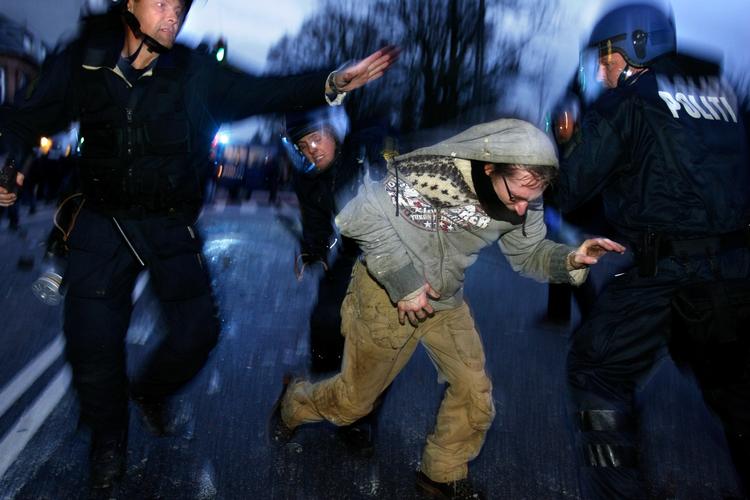 Fanget. Tre aktivister fra rydningen af Ungdomshuset har anket deres domme hele vejen gennem retssystemet til Højesteret. 