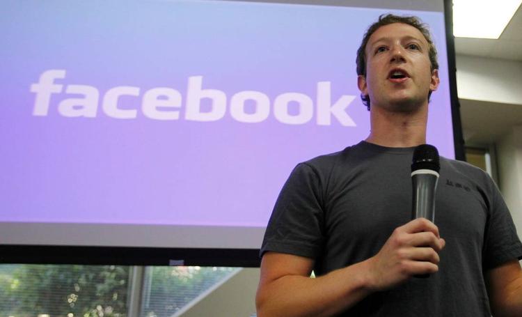 Facebook-chefen Mark Zuckerberg, da han præsenterede det nye Facebook. 