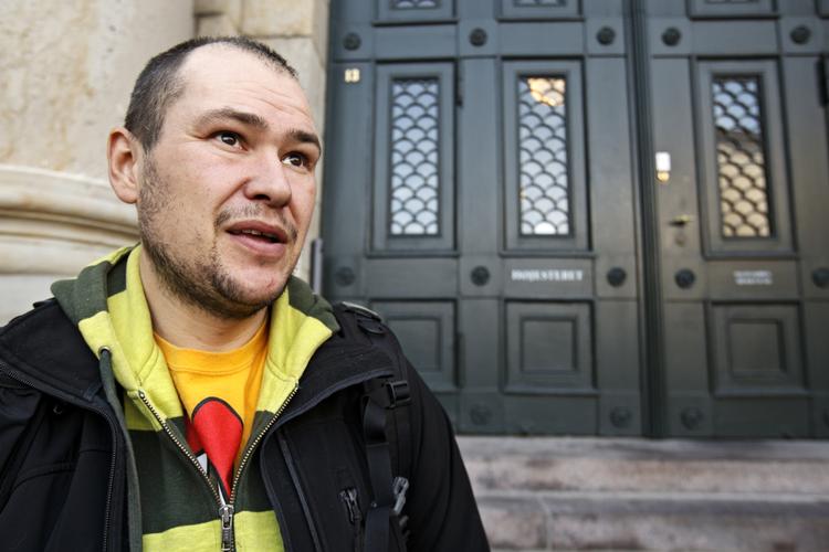 Dømt. Hans Jørgensen overgav sig fredeligt til politiet, da Ungdomshuset blev ryddet. Derfor tager han turen op af trappen til Højesteret i en sidste mulighed for at få omstødt en fængselsdom. 