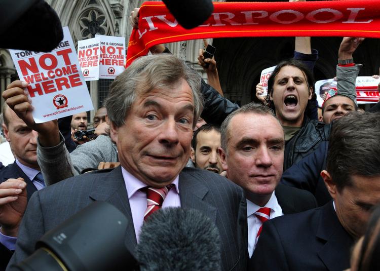 afklaring? På den igen! Bestyrelsesformand for Liverpool FC, Martin Broughton, har tidligere udtrykt sin skuffelse over, at de amerikanske ejere gør alt for at blokere et nødvendigt salg af den gældsplagede klub. Nu skal parterne igen til høring i Højesteret i dag. 