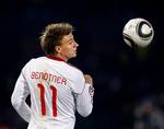 udtaget. Nicklas Bendtner kom til skade ved et biluheld sidste år, men spillede alligevel både for landsholdet og Arsenal. Men nu skulle skaden i lysken være kureret. Arkivfoto. 