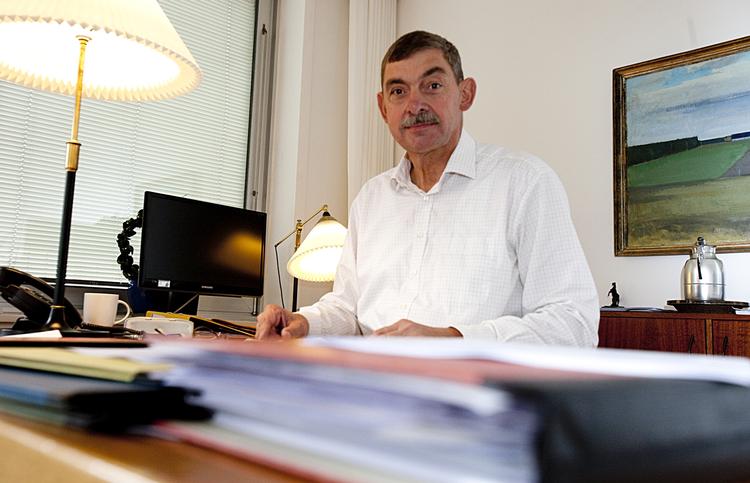 Politik. Rigsrevisor, Henrik Otbo, burde have reageret skarpt på at blive holdt hen med snak. 