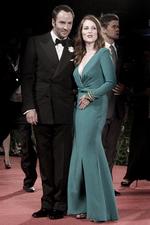 tilbage. Til modeugen i New York gik Julianne Moore model for Tom Fords første kvindekollektion i eget navn. 