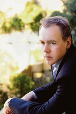 Yuppie. Som andre forfattere, der for alvor inkarnerer sin ungdomstid, har det ikke været let for Easton Ellis at undslippe sin triumf og komme videre. 