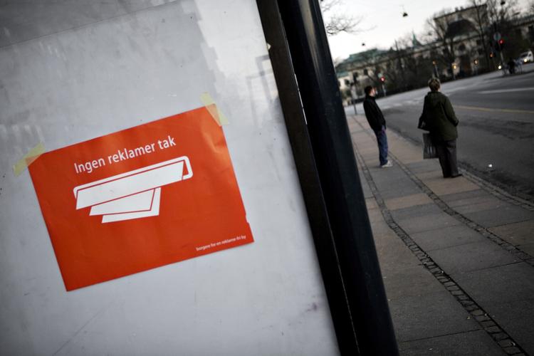Reklamer. TV3 og SBS TV kan fortsætte deres reklamemængde, da de begge blev frifundet i sag om ulovlig reklamering. Imidlertid venter der allerede TV3 en ny klagesag. 