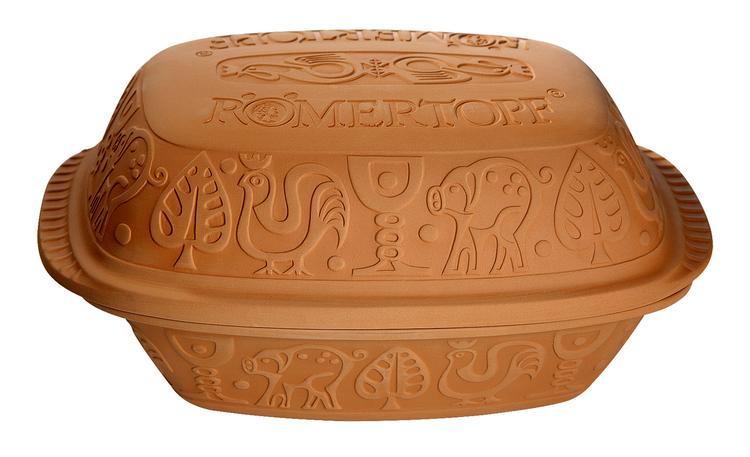 Ler til ovn. Denne klassiske model fra tyske Römertopf måler 39 cm i længden og 27 cm i bredden og har et klassisk mønster indgraveret på både låg og bund.