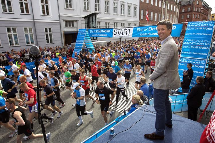 STARTSKUD. Kronprinsen skød Renes karriere i gang i 2009. Siden har han løbet 100 maraton. 