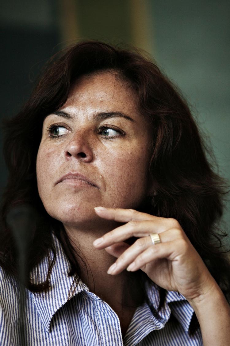 Farvel. »Aldrig har verden ligget mere åben for mig«, siger studievært Mette Vibe Utzon, som i denne uge officielt meddelte, at hun forlader DR til december. Hun vil ikke selv fortælle om forløbet i detaljer, men ifølge Ekstra Bladet, fordi DR ville flytte hende til DR Update. 