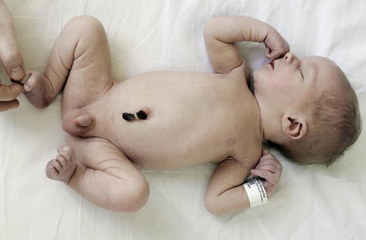 drømmebaby. Ønsker man sig sådan en lille lækker fyr i sit liv - men først om nogle år - vil en del kvinder kunne hente hjælp i en simpel test, der kan afsløre, om man tilhører den gruppe, der går i overgangsalder, før de fylder 35 år. Britiske forskere arbejder intenst på at udvikle en sådan test. 