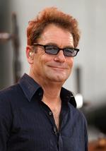 aNTIBORGERLIG. »Huey Lewis ain't no squarehead«, fortæller Huey Lewis i anledning af udgivelsen af gruppens nye album. 