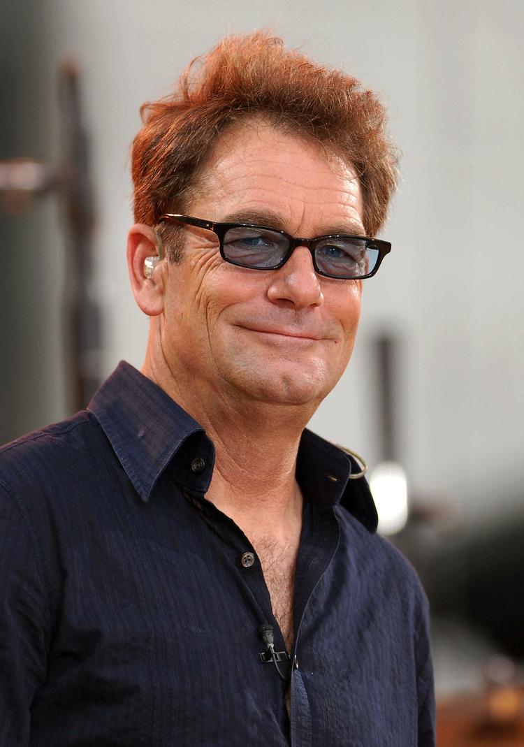 aNTIBORGERLIG. »Huey Lewis ain't no squarehead«, fortæller Huey Lewis i anledning af udgivelsen af gruppens nye album. 