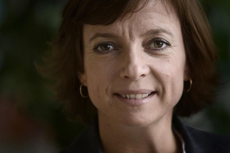 Giftskib. Miljøminister Karen Ellemann (V) måtte på endnu et samråd redegøre for, hvorfor Danmark skal tage imod 10.000 ton giftaffald fra Australien. 