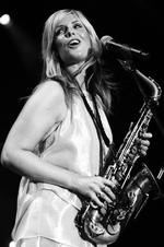 Candy Dulfer er én af de få kvinder, der har fået sig en solokarriere efter tiden med Prince. 