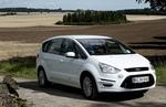 Denne fine hvide Ford S-Max koster mellem 14.800 og 21.900 i årlig ejerafgift og udgifter til brændstof - afhængig af modellen. 