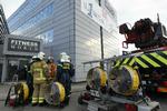 Varmt. Brandvæsenet havde gang i store ventilationsmaskiner efter saunabrand i et fitnesscenter i Valby. 