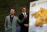 Cykelmyg. Britiske Mark Cavnedish og Andy Schleck var til stede ved afsløringen af Tourens rute i 2011. 