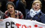 I Bordeaux var disse demonstranter på gaden. 