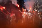 Stålarbejdere fra Marseille på gade i en af de omfattende demonstrationer over hele Frankrig i protest mod pensionsreformerne. 