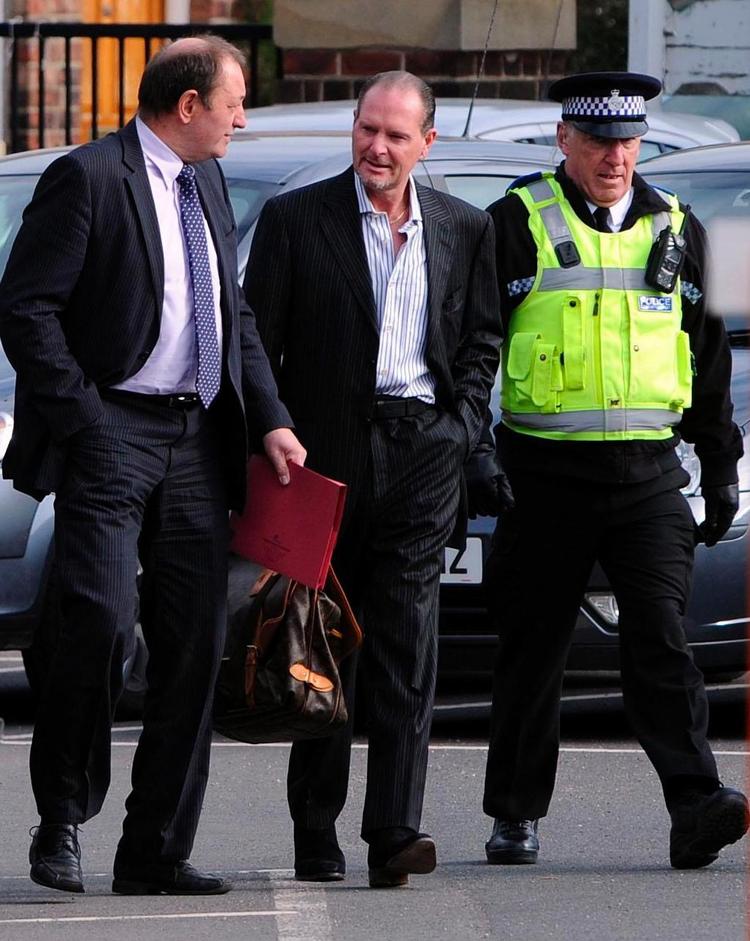 gentagelse. Paul Gascoigne ses her ved retsbygningen i Northallerton, da han senest var anklaget for at have kørt i spirituspåvirket tilstand i april måned i år. Arkivfoto. 