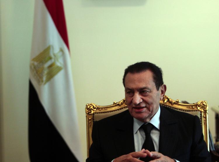 Regimer. I Bahrain hersker et republikansk kongedømme, og i Egypten leder præsident Mubarak (i billedet) en monarkisk republik. 