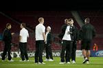 benovelse. FCK-spillerne på banen kort før kampstart. Dame N'Doye tager et foto til scrapbogen af legendariske Camp Nou. 