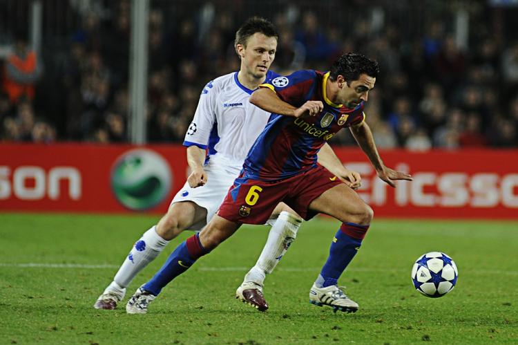 anfører. Wiliam Kvist passer godt på indskiftede Xavi. 