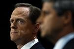 Pennsylvania. Den republikanske kandidat  Pat Toomey (tv.) har længe haft godt fat i vælgerne, men nu er demokraternes Joe Sestak (th) på vej frem, viser målingerne. 
