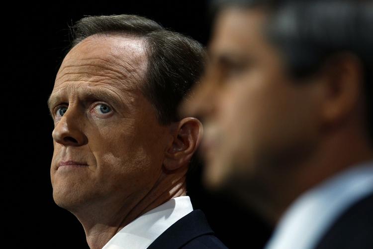 Pennsylvania. Den republikanske kandidat  Pat Toomey (tv.) har længe haft godt fat i vælgerne, men nu er demokraternes Joe Sestak (th) på vej frem, viser målingerne. 