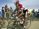 specialist. Tristan Hoffman havde i sin tid som aktiv sin store force i forårsløbene. Her er han i aktion i Paris-Roubaix, som han var lige ved at vind ei 2004. Arkivfoto. 