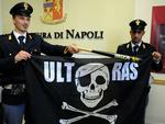 Gevinst. Politiet i Napoli fremviser konfiskerede genstande fra overfaldene i byen. 
