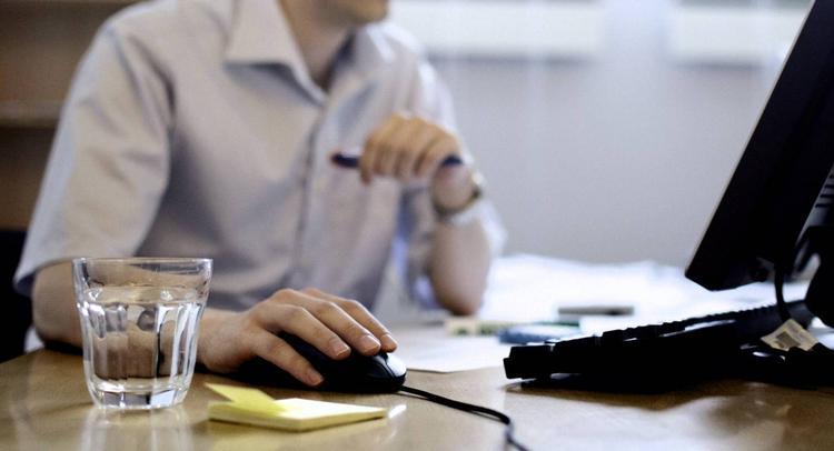 Bøvl. »Det, der virkelig mangler, er, at politikerne afstår fra at vedtage regler, som virker snærende«, skriver Mette Wier og Lene Holm Pedersen. 