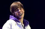 Xfactor. Den 16-årige canadiske superstjerne Justin Bieber har travlt med sin stop-udsolgte 'My World 2.0'-turné og lanceringen af sin selvbiografi (!). Ifølge Simon Cowell har ungersvenden også bedt om en plads i det amerikanske 'X Factor'-dommerpanel. 