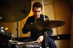 Trommeslager Stefan Pasborg og band leverer en hæsblæsende omgang multijazz, der trækker referencer til alskens rytmisk musik. 
