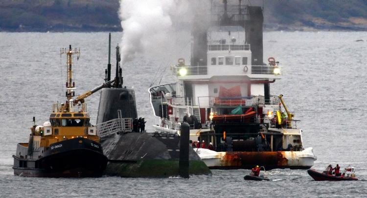 Fri. Atomubåden HMS Astute er her til aften blæevet trukket fri efter at den gik på grund i morges vest for Skotland. 