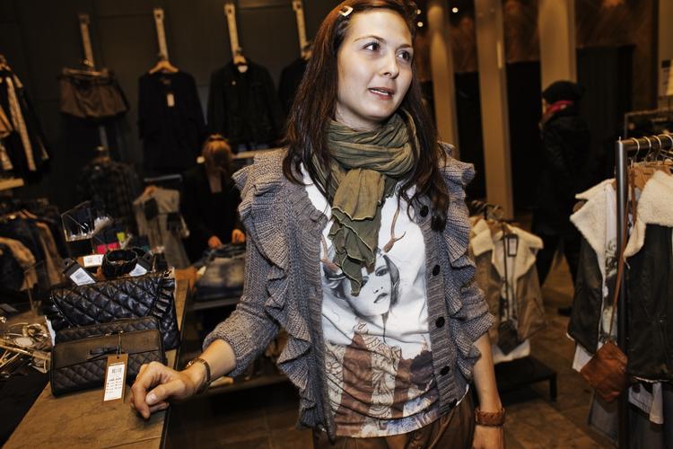 Tab. Vero Moda på Strøget i København mister penge, når dankortet går ned som i dag. Det fortæller butikschef Caroline Teglstrup. 