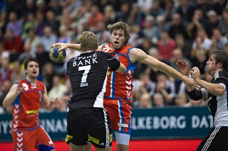 pokalbrag. Mikkel Hansen fra AG København i et skudforsøg i pokalkampen mod Bjerringbro-Silkeborg. 