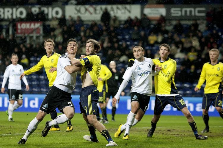 brydekampe. Brøndby kom endelig tilbage på sejrskurs på hjemmebane, da Randers blev nedkæmpet. 