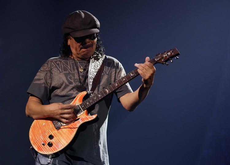 Carlos Santana tager igen flere klassikere under kærlig behandling. Resultatet er glædelige og forfriskende genhør. 