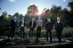 Med fiol og trækharmonika forholder Broken Records sig til den folkelige musiktradition, men gør det med en alvor og en pondus. PR-foto: Chris Park 