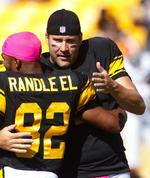 tæt. Pittsburgh Steelers quarterback Ben Roethlisberger var i centrum af kamepn flere gange og hans hold fik en snæver sejr mod Miami Dolphins. Arkivfoto. 