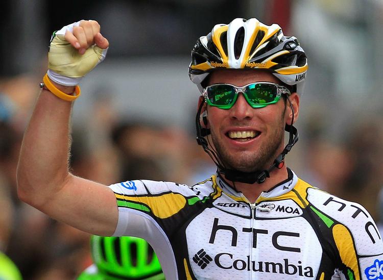 Der findes ikke noget billede af André Greipel og Mark Cavendish sammen. Solo. Og det er der en god grund til. De kan ikke fordrage hinanden. Her er det Cavendish efter sejren på den sidste etape i årets Tour De France. 
