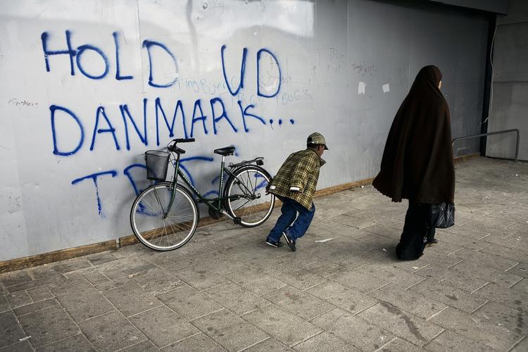 Ghetto. Tingbjerg er et af de boligområder, der er udråbt til ghetto. Heller ikke her bor der folketingspolitikere. 