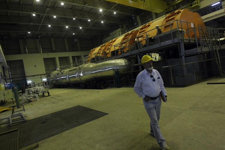 Provokation. En arbejder i det russiskbyggede atomkraftværkl i Bushehr - et værk, som provokerer Vesten. 