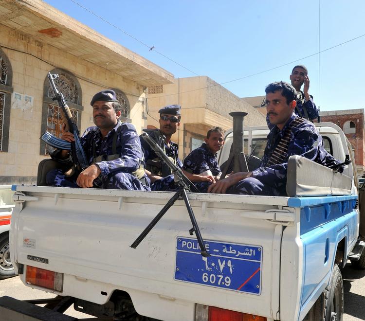 Patruljering. Yemenitiske soldater patruljerer gaderne i Yemens hovedstad San'a. På det seneste har der foregået intense kampe mellem landets hær og al-Qaeda jihadister i den sydlige del af landet. 